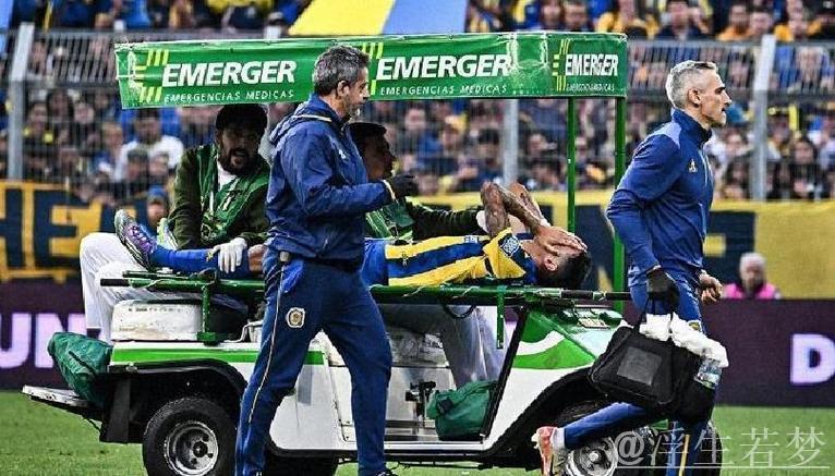 37岁迪马利亚18年后重返首秀：一场比赛三度落泪，四万球迷致敬