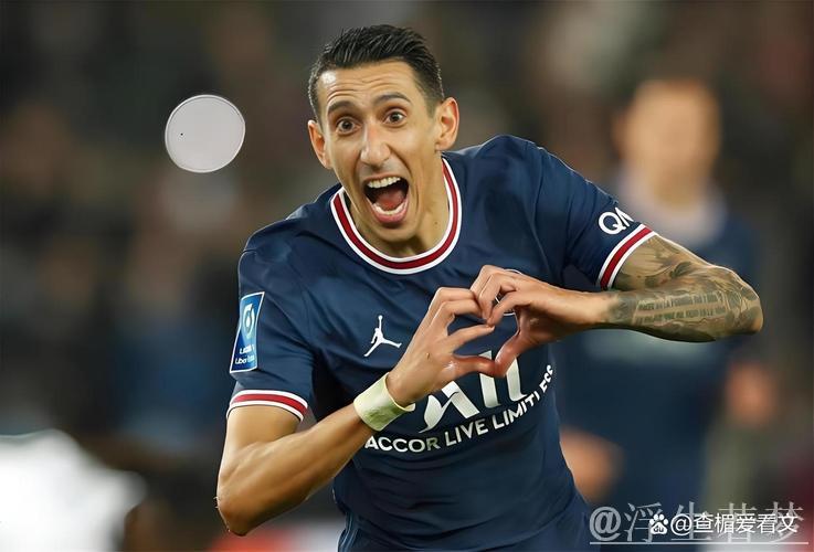 37岁迪马利亚18年后重返首秀：一场比赛三度落泪，四万球迷致敬