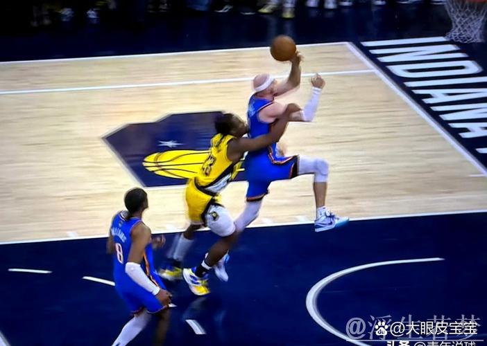 肯里精准助攻 卡鲁索切入完成上篮