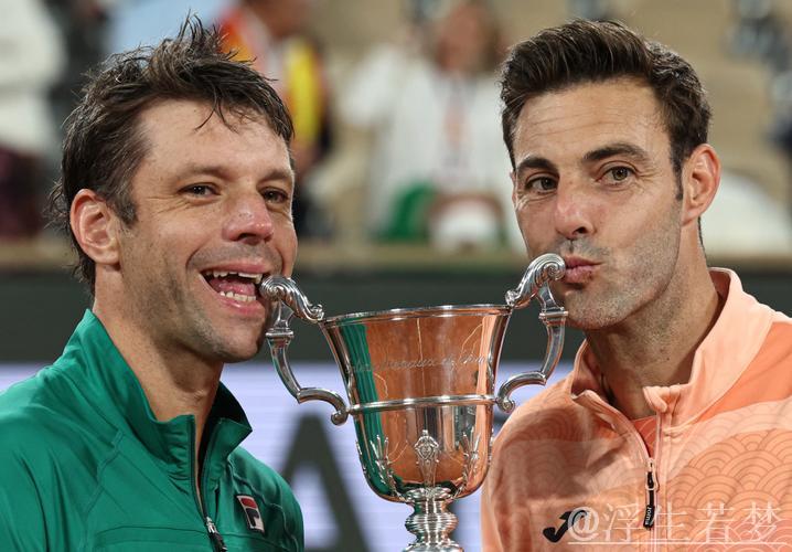 法格拉诺列尔斯与塞瓦略斯勇夺法网男双桂冠